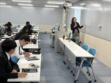 8 法学部渡辺先生_R.JPG