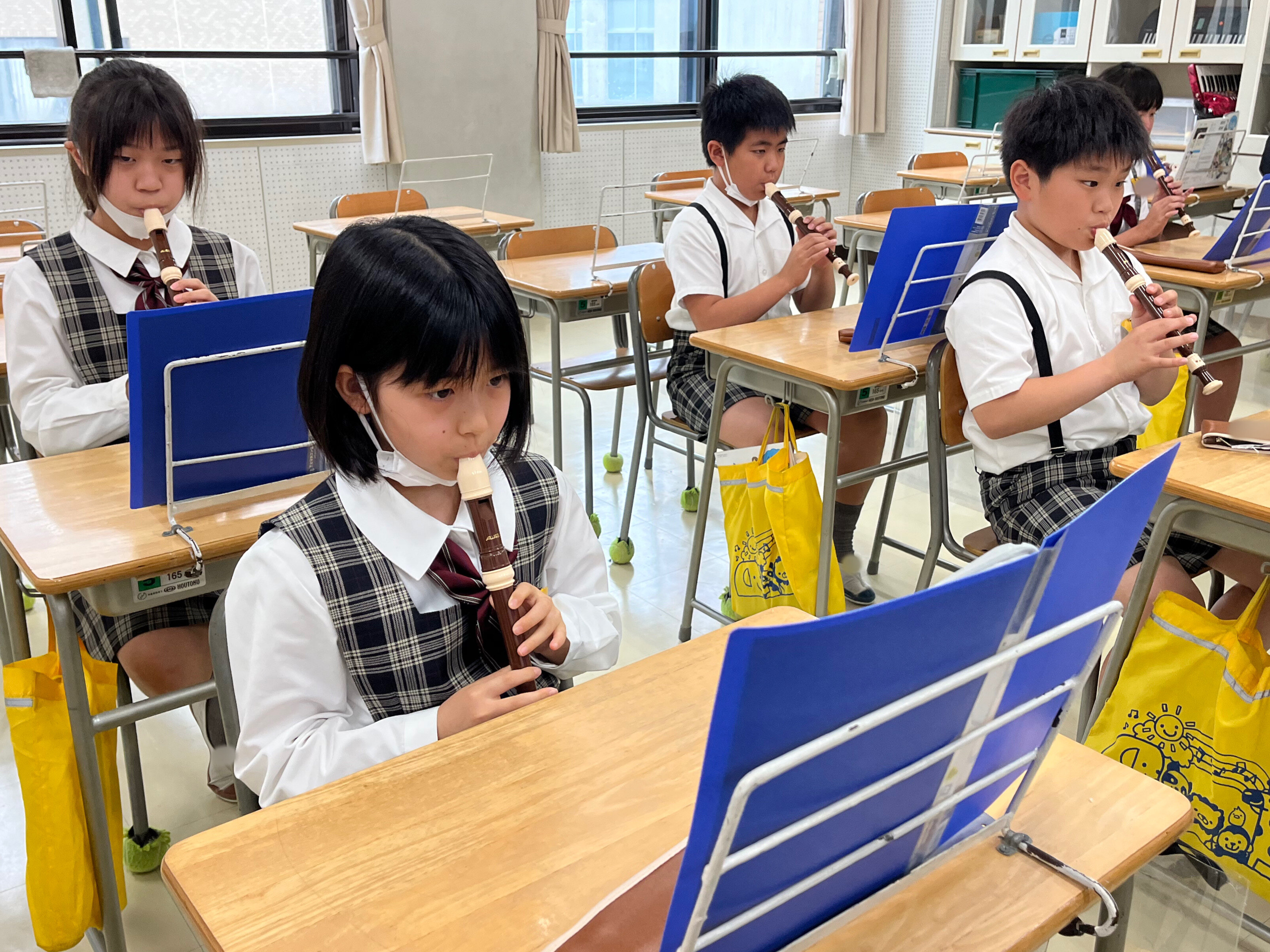 リコーダーの練習中〈6年生〉 | はつしば歳時記 | はつしば学園