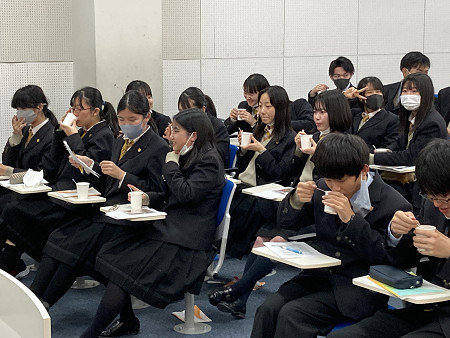 https://www.hatsushiba.ed.jp/ritsumeikan/life/148ff3d1ee23a6d12970e757e79536376bfe1e52.jpg