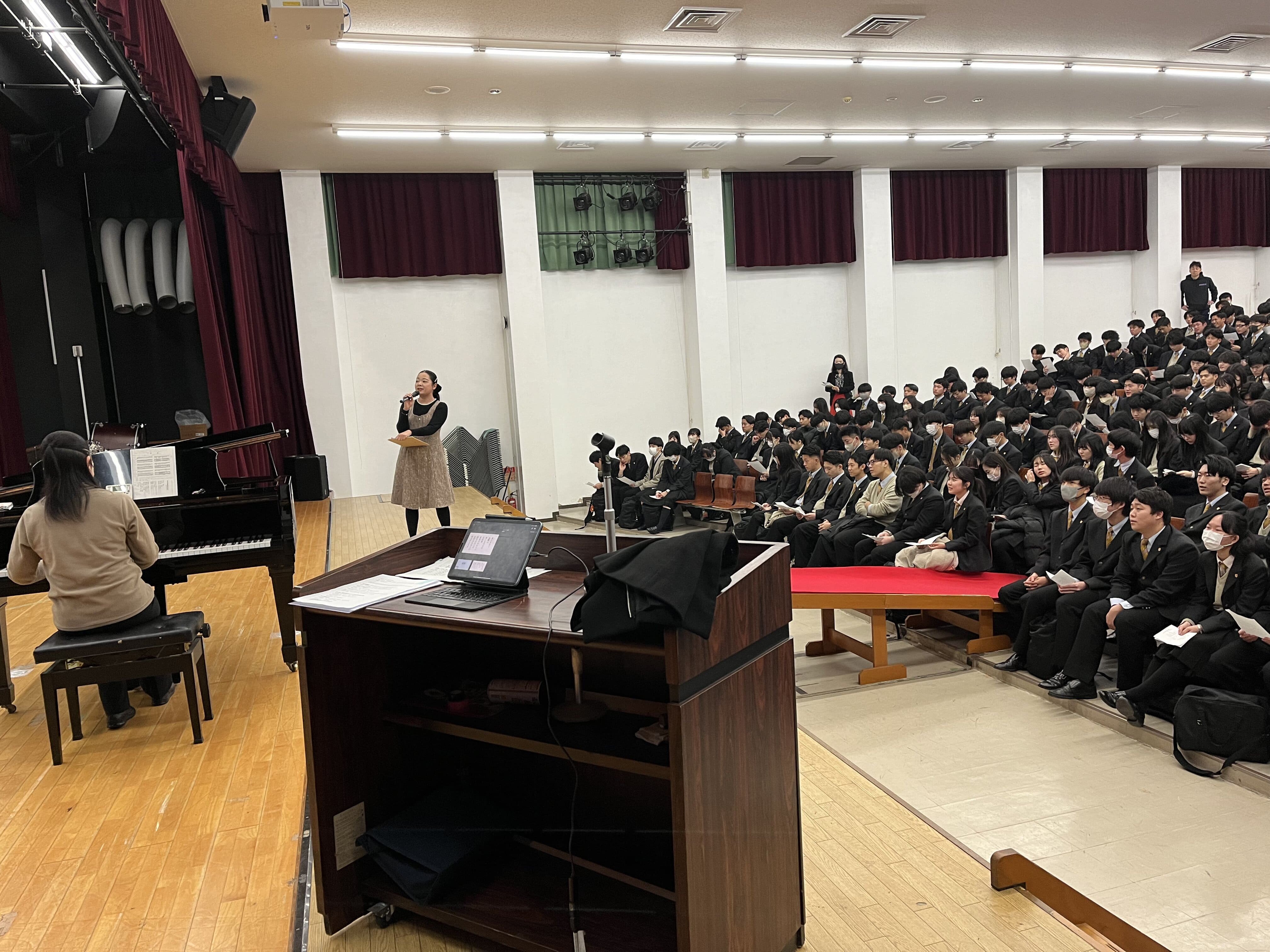 高校3年生　学年集会（卒業式　歌練習）を行いました