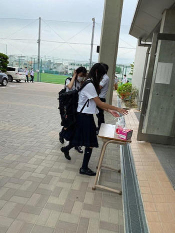 RE02.jpg