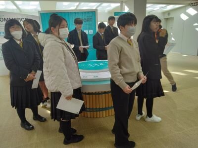 最終日　説明を聞く.jpg
