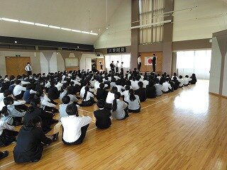 20230513_中学集会（表彰）.jpg